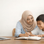 Guru Indonesia mengajar satu siswa dalam sistem homeschooling di Jakarta dengan suasana belajar yang nyaman