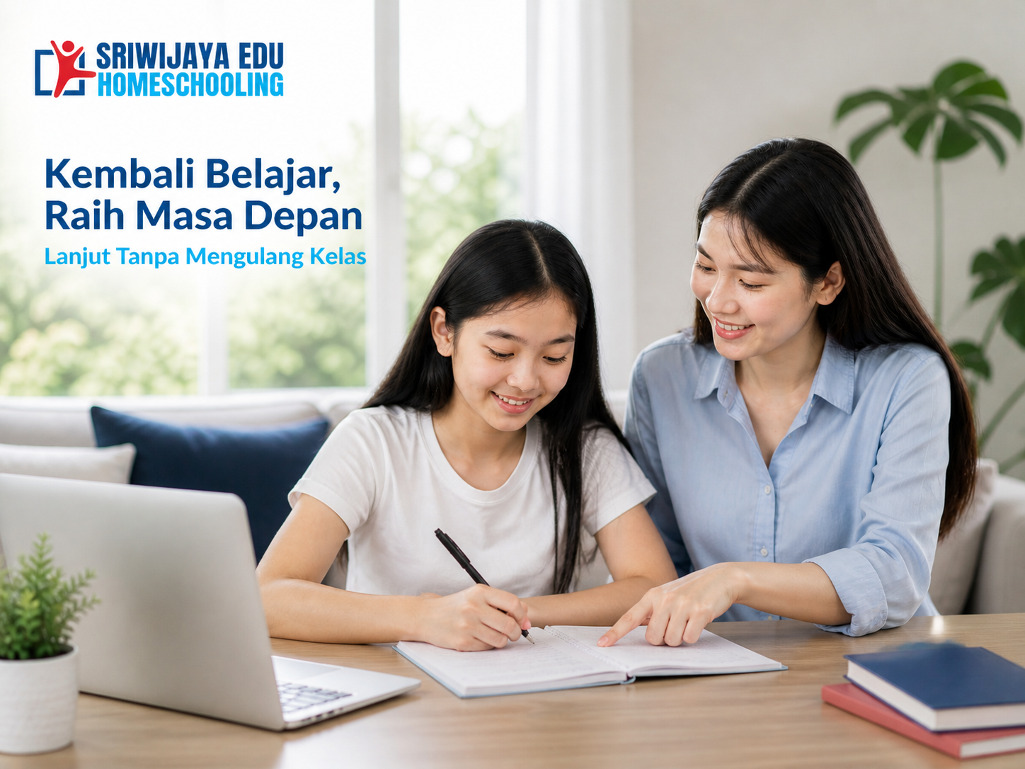 Siswa perempuan belajar di rumah di Manado bersama guru privat dengan suasana nyaman, menunjukkan program homeschooling fleksibel tanpa harus mengulang kelas.