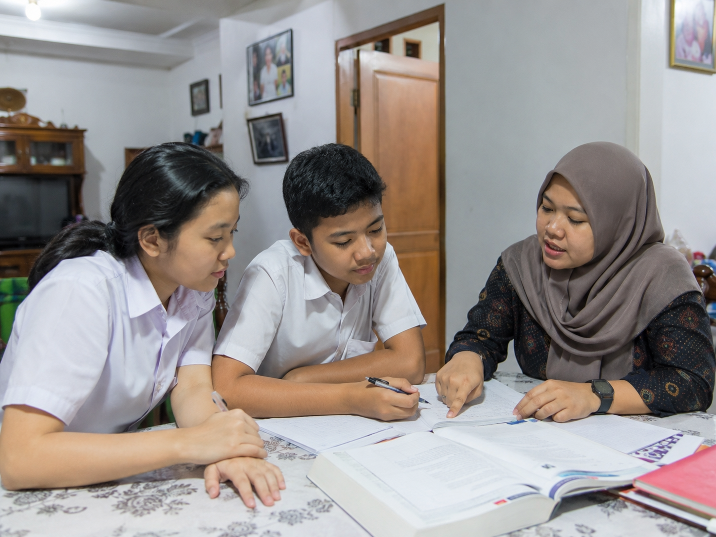 Kegiatan belajar homeschooling Lakarsantri Surabaya bersama guru HS Sriwijaya Edu