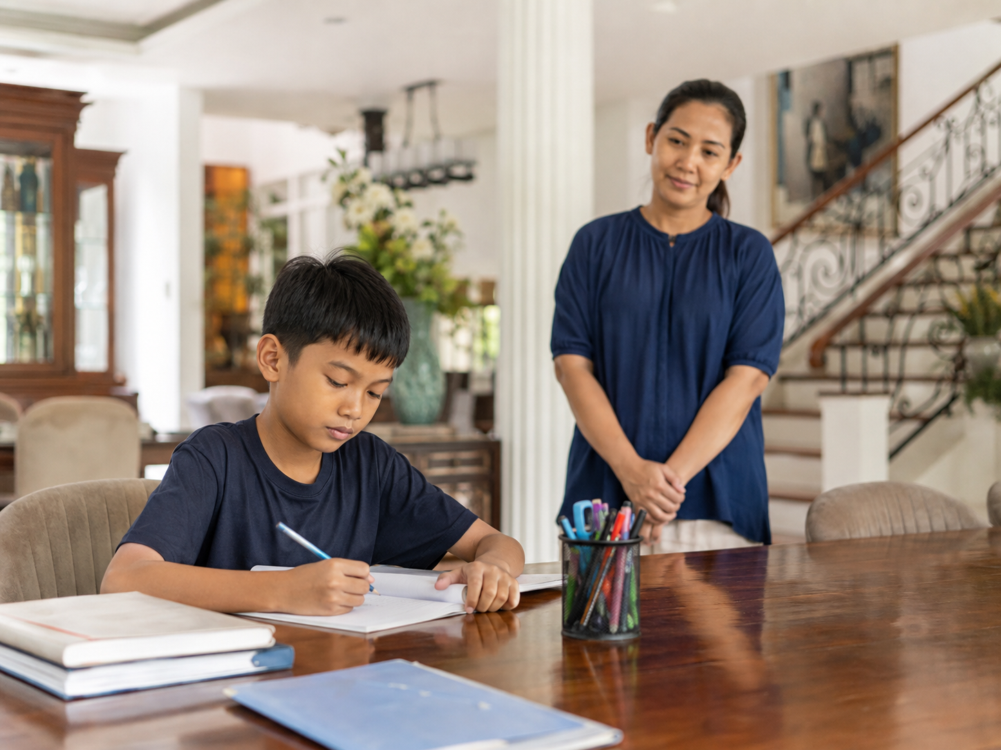 Anak melanjutkan belajar dari rumah di Medan